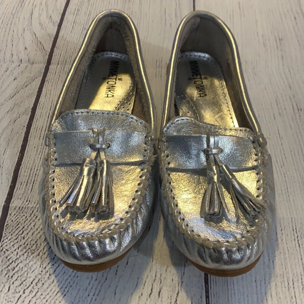 Minnetonka Shoes Womens Grace Moc Slip On Leather Tassels silver size 8